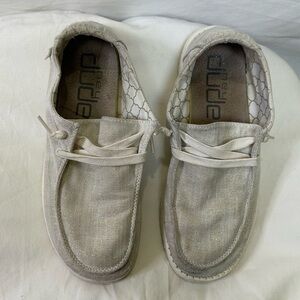 Hey Dude Women’s Shoes – Size 8 – Excellent Condition